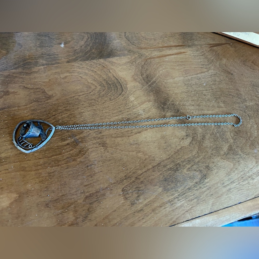 Vintage 1776 silver tone necklace.